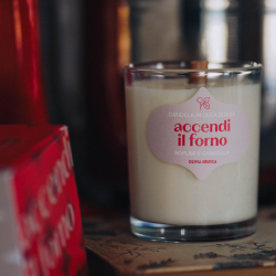 Candela Profumata “Accendi il forno” – Aroma dolci e spezie | Olivia Brusca